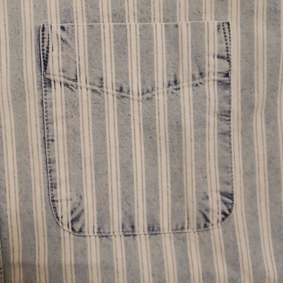 AE Oxford Button-Up Shirt - Picture 5 of 9